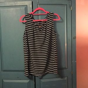 Black and white sleeveless blouse Dana Buchman